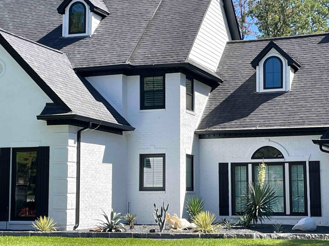 Black Andersen 100 Series window on white brick home